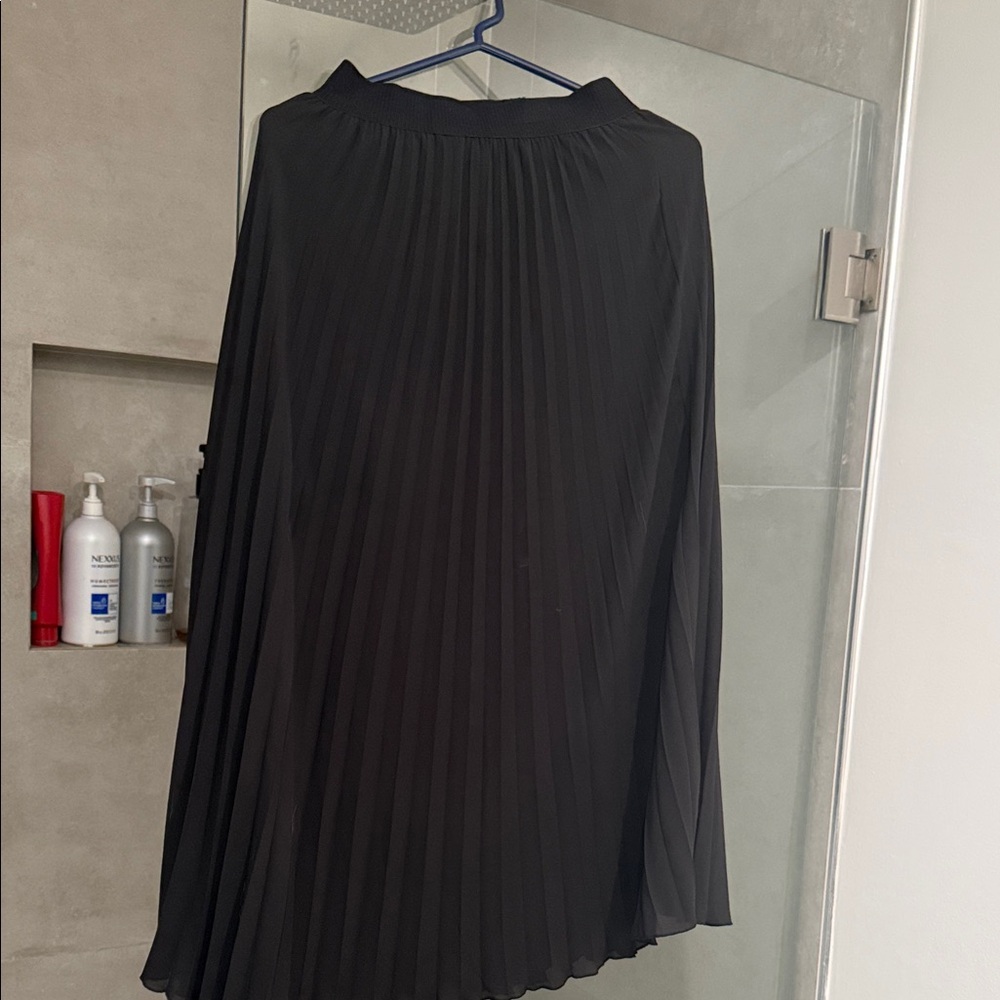 H&M Black Midi Pleated Skirt